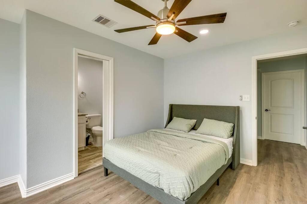 Vacation Home Lake Livingston! Onalaska 외부 사진
