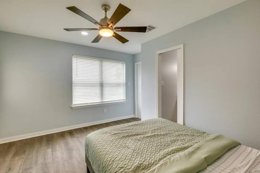 Vacation Home Lake Livingston! Onalaska 외부 사진