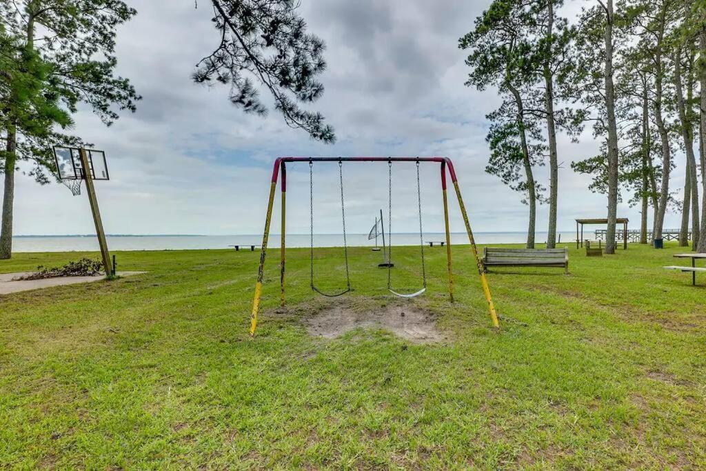 Vacation Home Lake Livingston! Onalaska 외부 사진