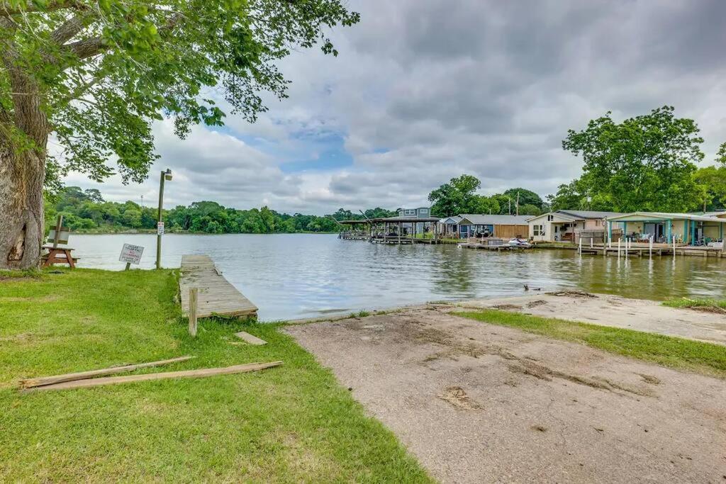 Vacation Home Lake Livingston! Onalaska 외부 사진